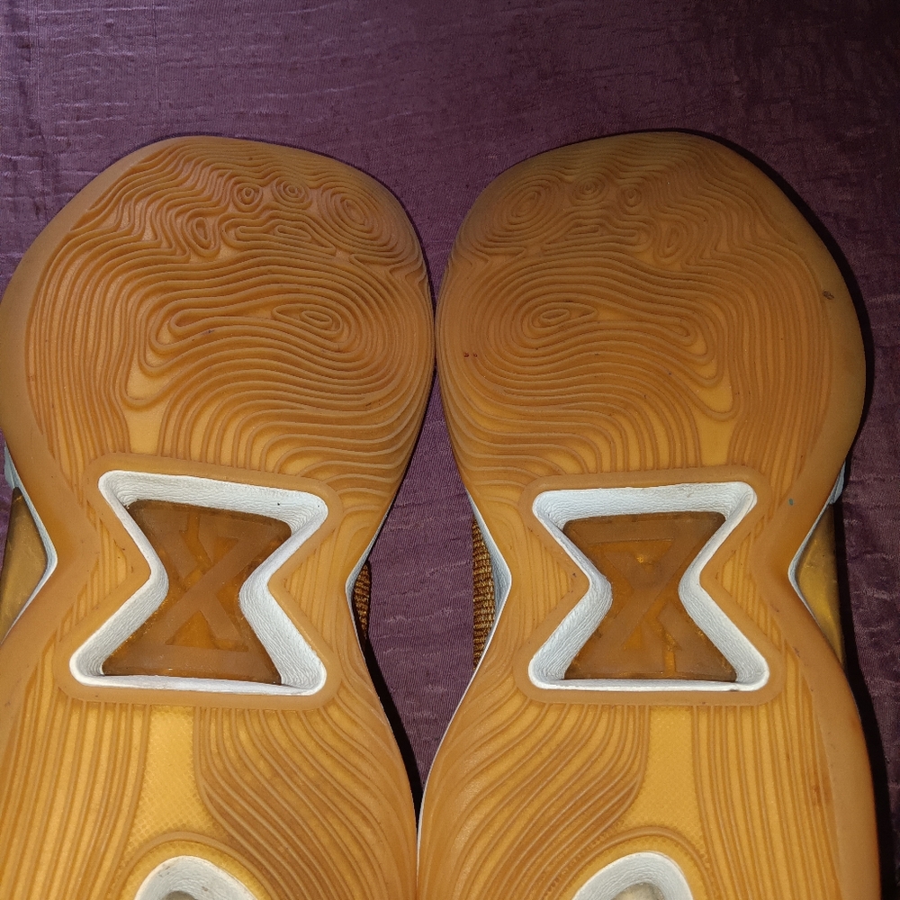 Nike pg 5 wheat metallic gold